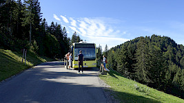 der 99er Bus in luftiger Höhe